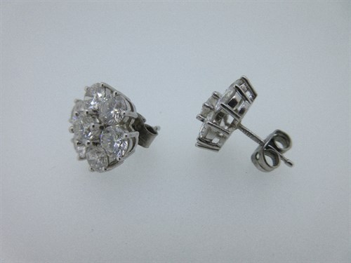 Lot 455 - Boodle & Dunthorne - A pair of diamond cluster earstuds set in 18ct white gold