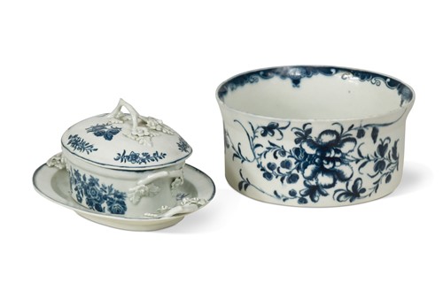 Lot 449 - A Worcester butter tub and cover, circa 1770