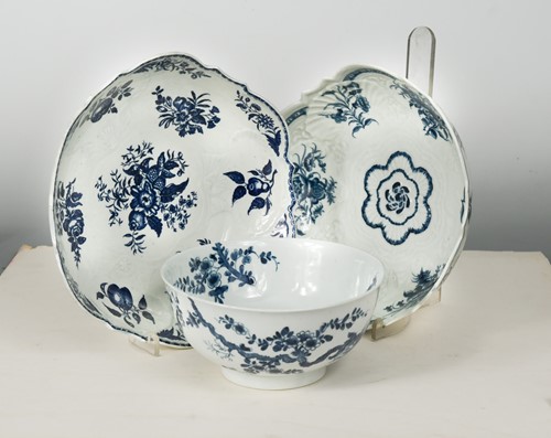 Lot 446 - A Worcester junket dish, circa 1775