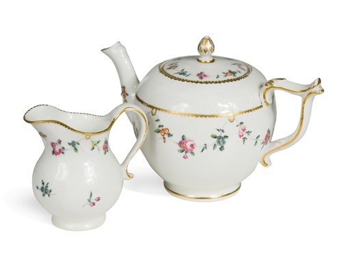Lot 477 - A Chelsea-Derby cabaret teapot, cover and cream jug, circa 1775