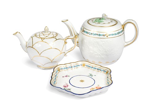 Lot 465 - A Chelsea-Derby teapot and cover, circa 1770
