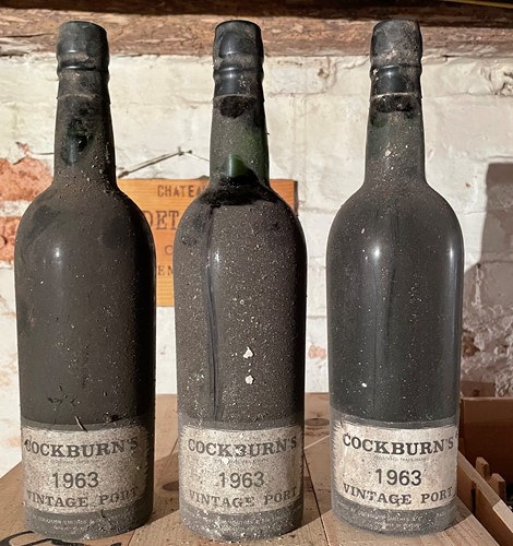 Lot 433 - Cockburn's Vintage Port 1963