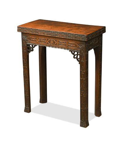 Lot 424 - A small George III mahogany tea table