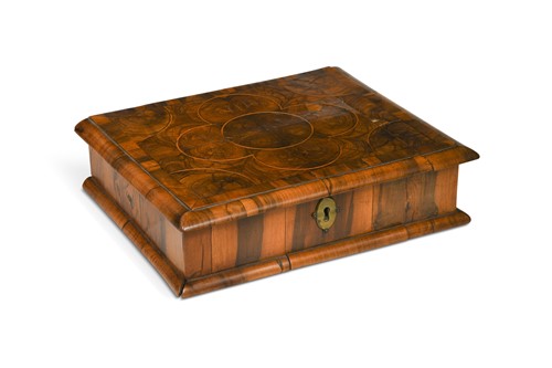 Lot 351 - A William and Mary olive-wood oyster veneered lace box