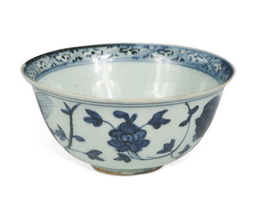 Lot 9 - A provincial Ming blue and white bowl, 17th or 18th century