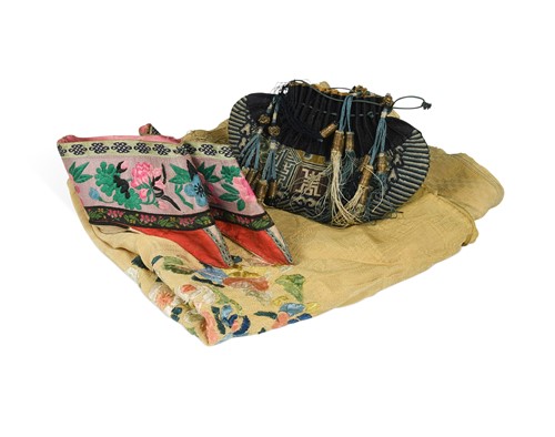 Lot 41 - A Chinese kesi pouch-shaped purse, Qing Dynasty, 19th century