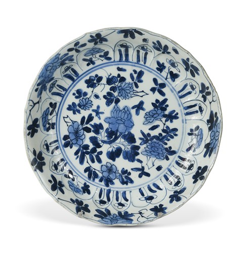 Lot 7 - A Chinese blue and white porcelain dish, Kangxi Emperor, circa 1700